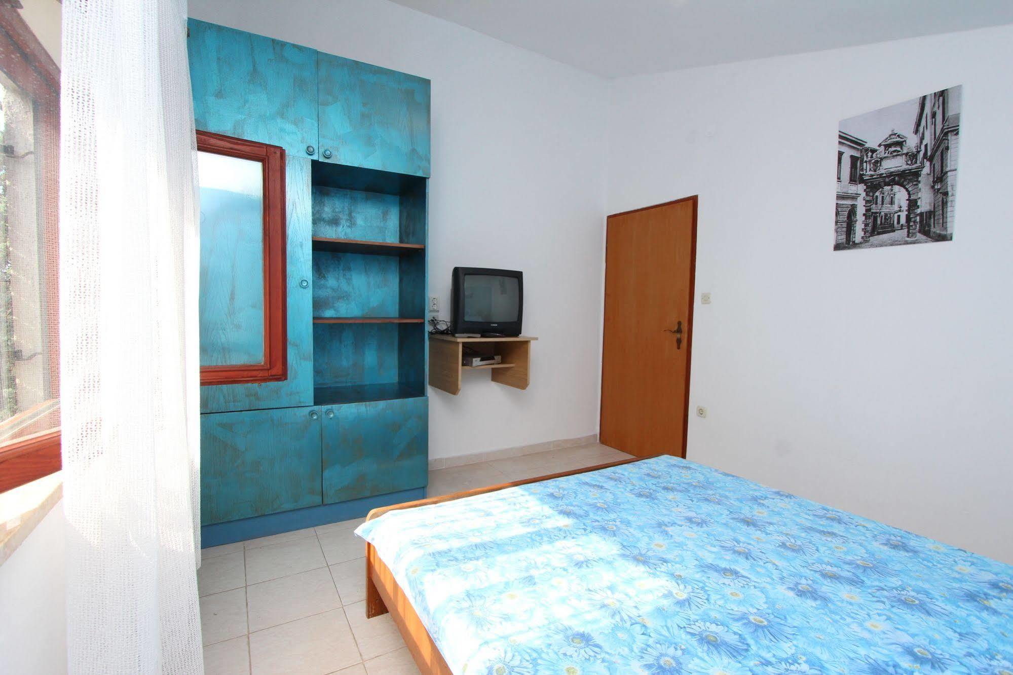 Apartments Tara 罗维尼 外观 照片